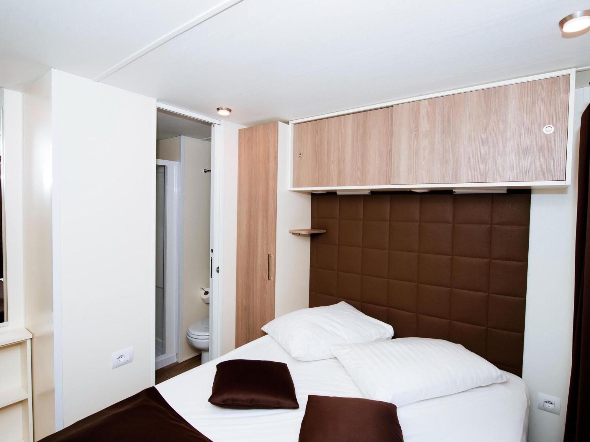 Mobile Homes In Zaton Resort, With Large Pool Area Holiday home *