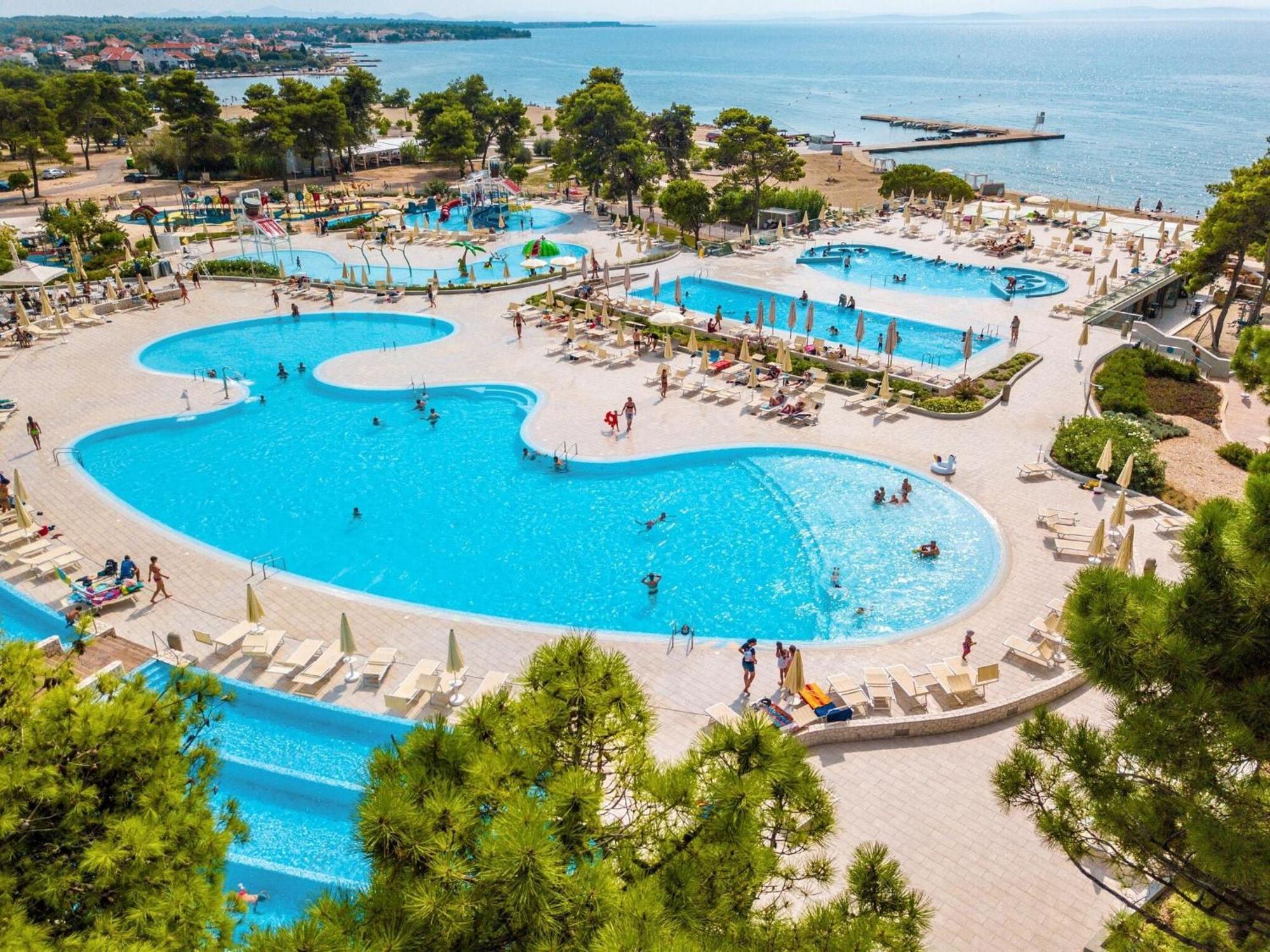 Mobile Homes In Zaton Resort, With Large Pool Area *